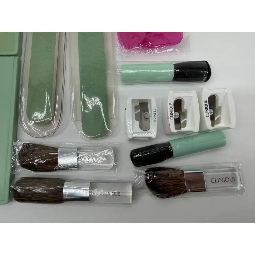 Clinique Beauty Accessory Set 46 New Brushes Mirrors Combs Tools Lot Kit 1,80 lb
